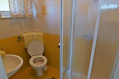 Scenic Retreat Rooms and Family Apartments - ...