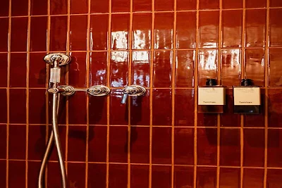 Vertrouwelijke kamer 4, op een steenworp afst...