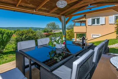 Villa in Kršan mit Schwimmbecken