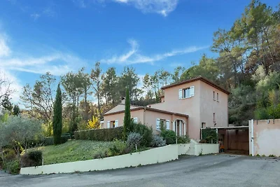 Schönes Ferienhaus mit Schwimmbad