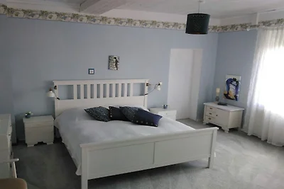 Casa de vacaciones con 6 dormitorios.