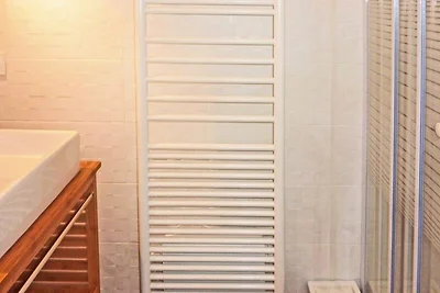 Komplett renovierte Wohnung für 8 Personen