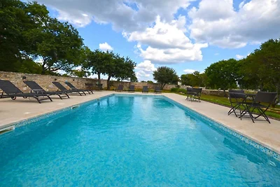 Tranquil Getaway with Shared Pool in Bale - S...