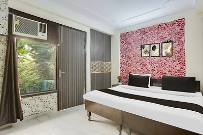 Super Hotel O Chhatarpur