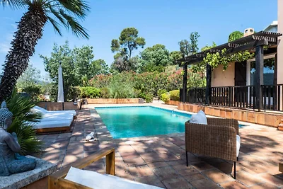 Villa in La Roquette mit Meerblick und Pool