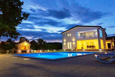 Ferienhaus in Imotski mit Schwimmbecken