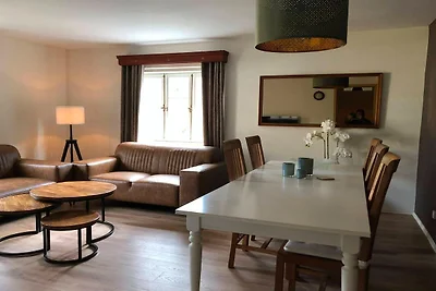Charming Apartment with Mountain Views in Nor...