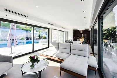 Villa in Mandelieu met verwarmd zwembad