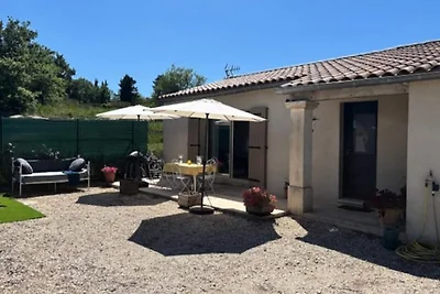 Haus in Lacoste mit Blick auf Luberon