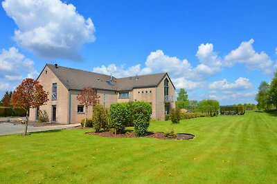 Lussuosa villa con piscina a Sourbrodt