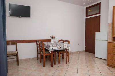 Einladendes Apartment am Meer in Dalmatien