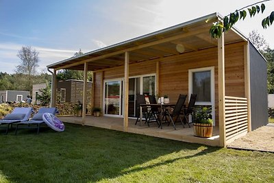 Fijn chalet met 2 badkamers, gelegen bij de...