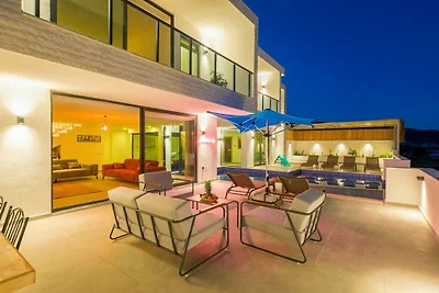 Villa in Kalkan mit Schwimmbecken
