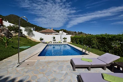 Luxuriöse Villa mit Swimmingpool und Sauna