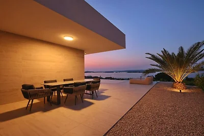 Villa in Tkon mit Schwimmbecken