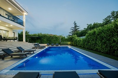 Moderne Villa mit Pool und Sprudelbad