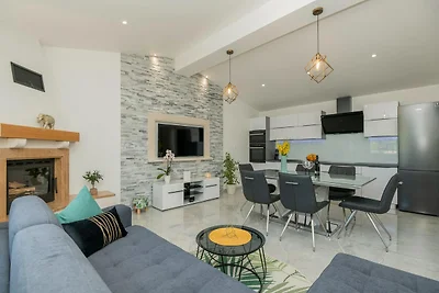 Ruhige Landvilla in Naklice