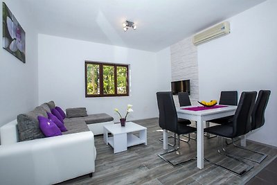 Villa Roza- Two-Bedroom Apartment