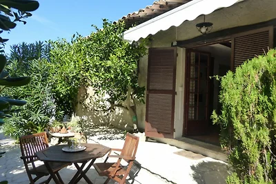 Kleines Ferienhaus mit eigener Terrasse und G...