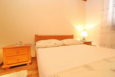 Apartments Peselj-One Bedroom Apartment with ...