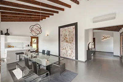 Modernes Herrenhaus mit privatem Pool in Muro