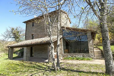 Elegante villa in pietra con piscina