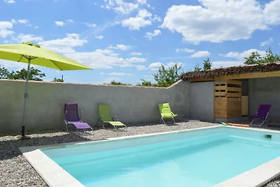 Moderna casa vacanze con piscina riscaldata
