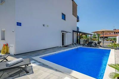 Ferienwohnung in Kukci mit Schwimmbecken