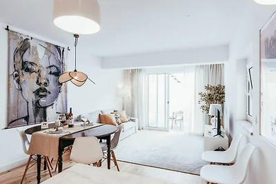 Modernes Apartment in Algés mit Terrasse