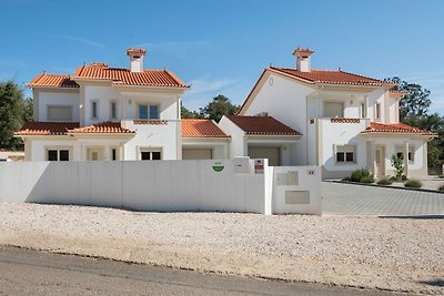 Moderna casa vacanze a Lisbona con piscina pr...