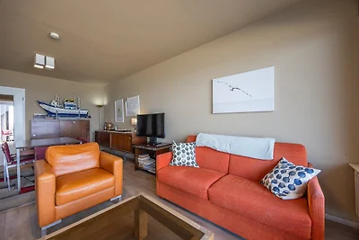 Appartement met een mooi terras en zeezicht