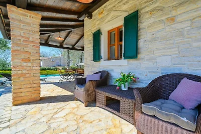 Villa in Banki mit Schwimmbecken
