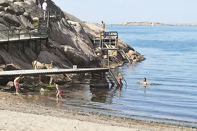 3 persone case ad LYSEKIL