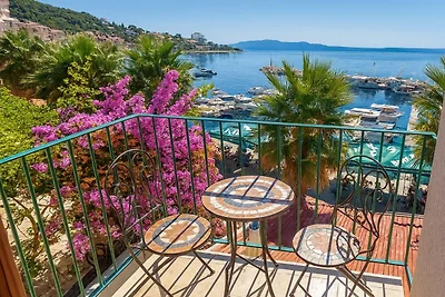 One Bedroom apartment with Balcony and Sea Vi...