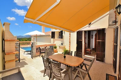 Haus in Buger mit Pool und Bergblick