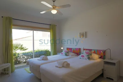 Vila do Golfe 401-2