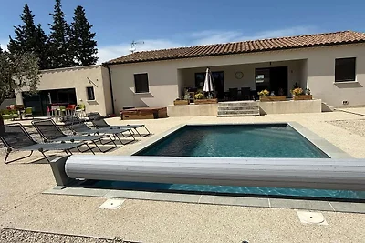 Villa mit Pool und Jacuzzi nahe Châteauneuf-d...