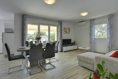 Villa mit Pool in Marcana