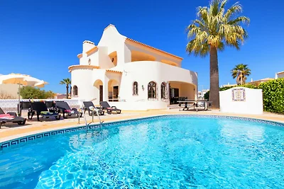 Villa vicino alla spiaggia del mare per 17...