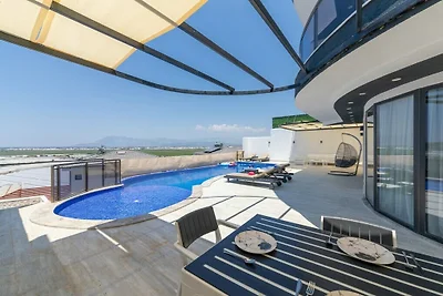 Villa in Kalkan mit Schwimmbecken