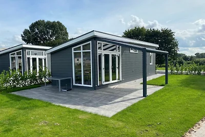 Schönes Chalet in einem Ferienpark in Lathum