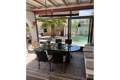 Casa Lina ligt op 900 meter van het strand.