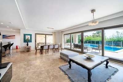 Villa in Kalkan mit Schwimmbecken