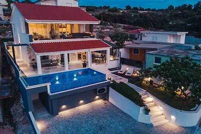 Villa in Ražanj met zwembad