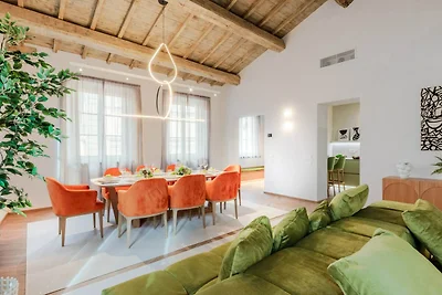Royal Retreat in the Heart of Lucca