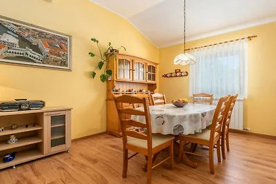 Vakantiehuis in Tinjan met zwembad