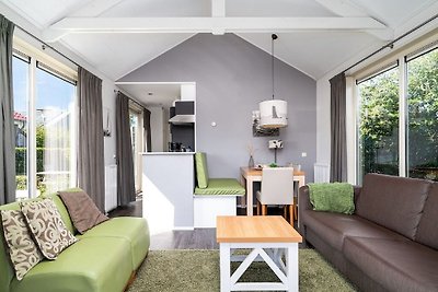 Schönes Chalet mit Sauna und direkt am Wasser