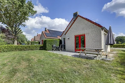 Rückzugsort am See mit Garten in Ewijk