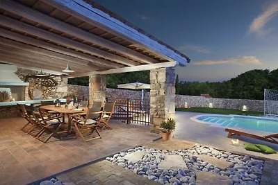 Villa in Koromačno mit Schwimmbecken