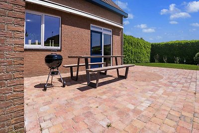 Gezellig vakantiehuis in Oploo met een tuin